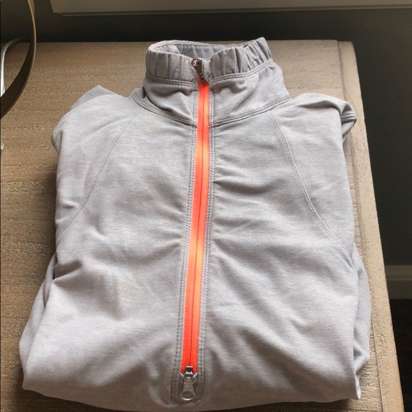 Grey sweatshirt super comfy lululemon - Picture 3 of 7